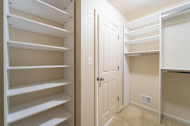 Building Photo - Beautiful Townhouse in Poplar Run, Silver Spring, MD