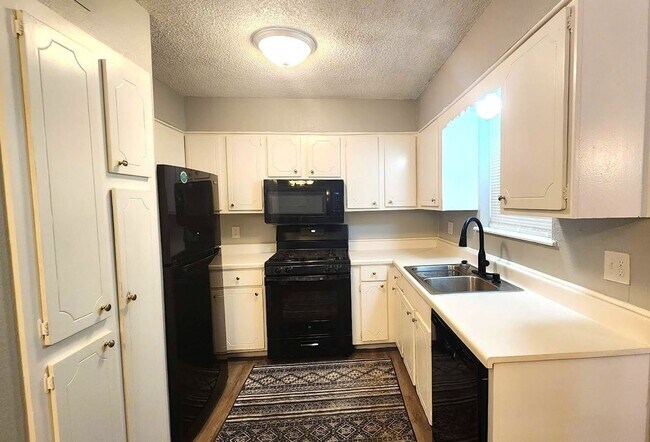 Building Photo - 6704 N Meridian Ave