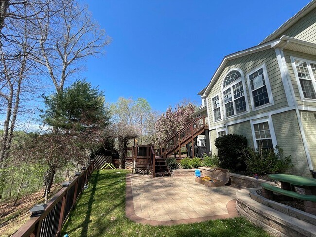 Building Photo - 5920 Nicolet Ct