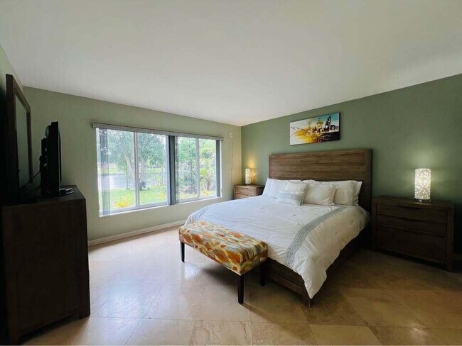 Building Photo - 7834 Edgewater Dr