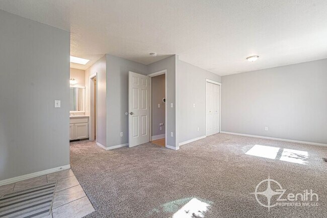 Building Photo - 2819 NE 54th St