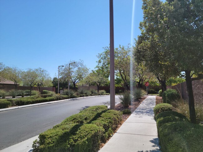 Building Photo - Downtown Summerlin Beauty