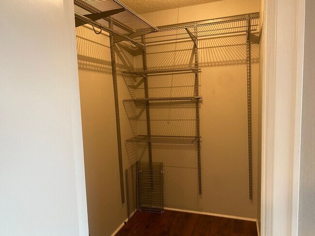 Building Photo - 1 Bedroom 1 Bathroom Eastlake Condo W/ Stunning Views