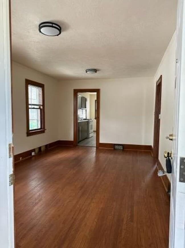 Building Photo - $1200 - Fantastic 2 Bedroom, 1 Bathroom House in Morning-Side