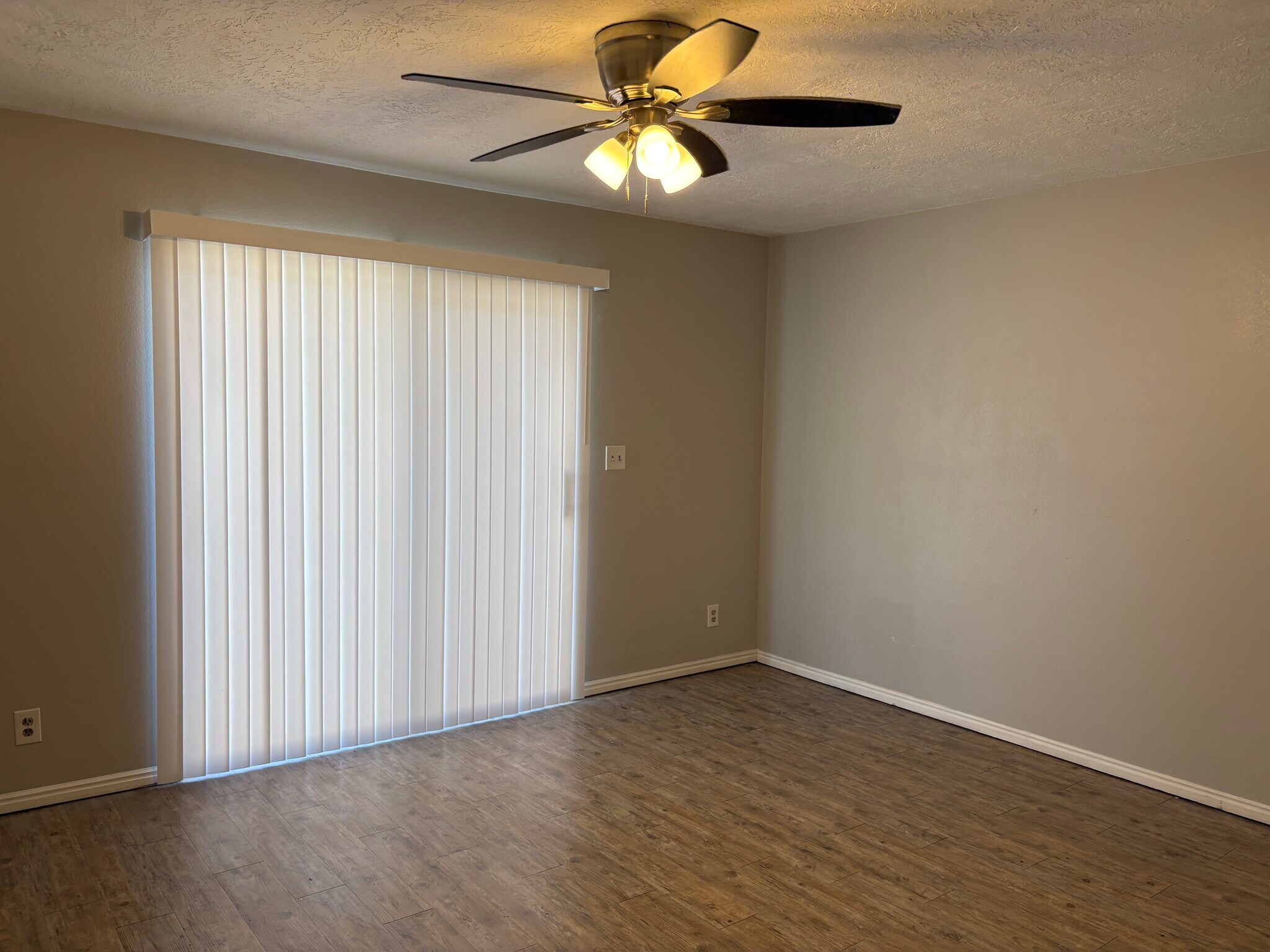 Building Photo - 345 S 200 W