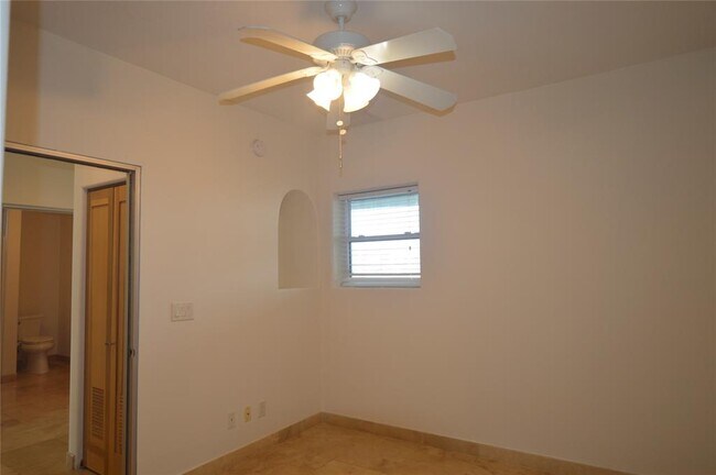 Building Photo - 9420 Seawall Blvd