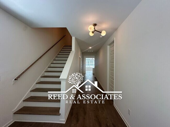 Building Photo - Newly Built Property with Convenient Midto...