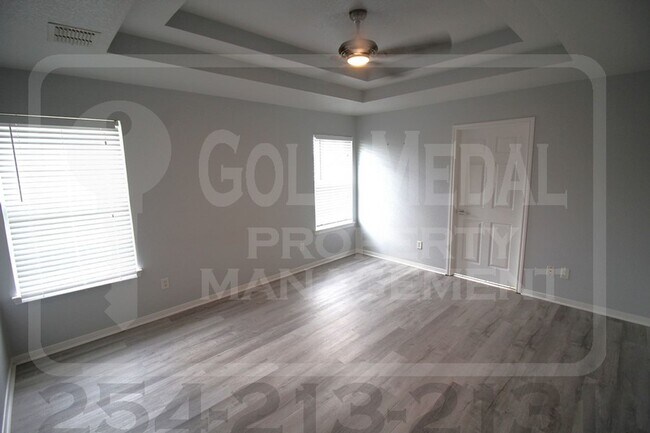 Building Photo - Beautiful 3-bed, 2-bath home now available...