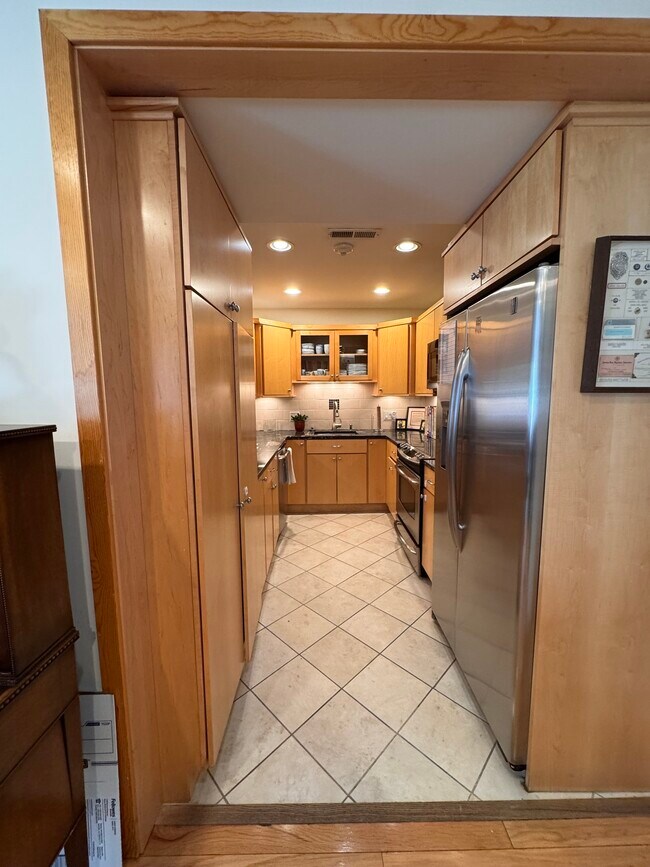 Building Photo - 301 Post Rd E