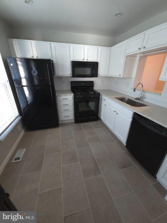 Building Photo - 4703 Colonnade Way