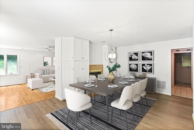 Building Photo - 12624 Golden Oak Dr