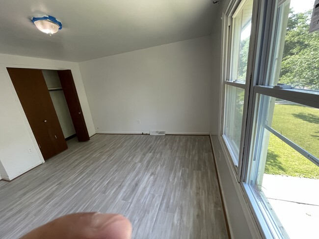 Building Photo - 165 Berehaven Dr