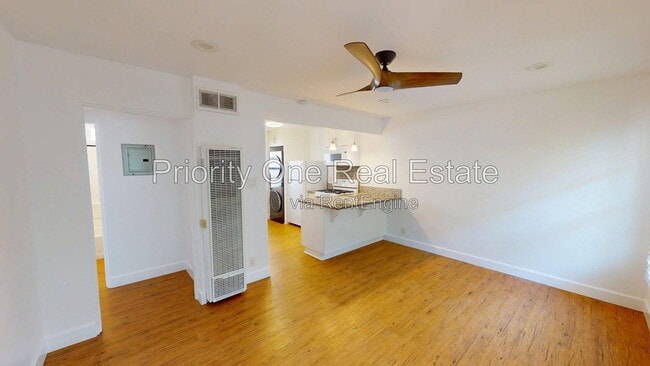 Building Photo - 427 20th St