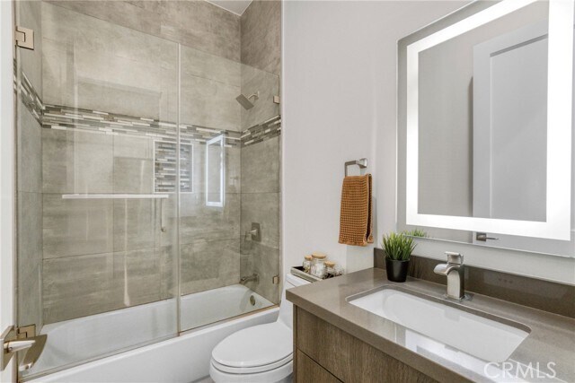 Building Photo - 7302 Woodley Ave