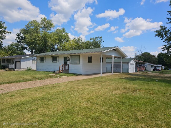 Building Photo - 10400 Hobkirk Dr