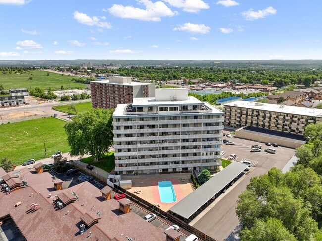 Building Photo - 777 Saturn Dr