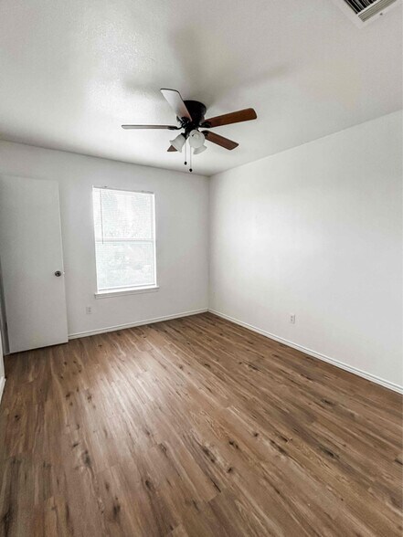 Building Photo - 1604 Windward Dr