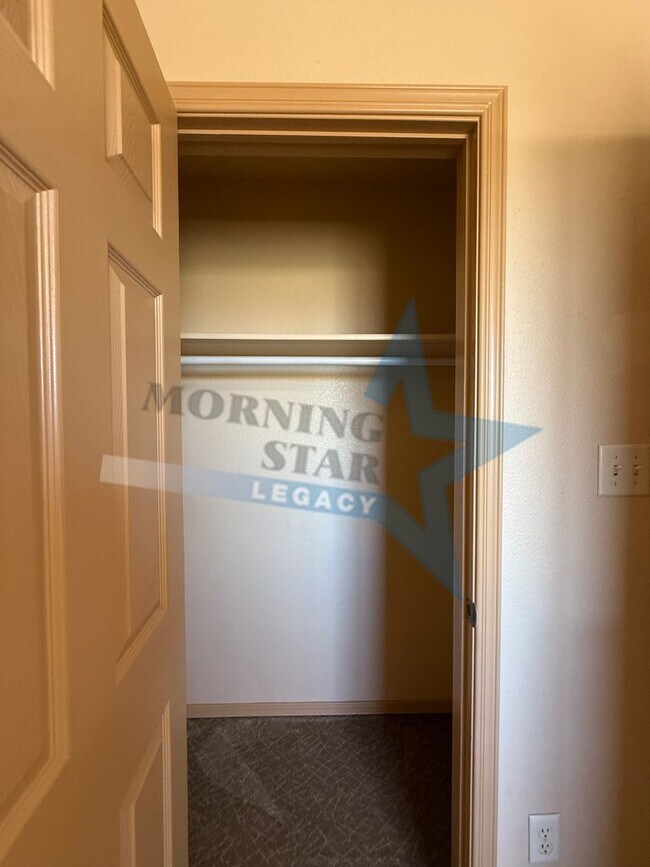 Building Photo - Sweet townhouse in Del Rey!