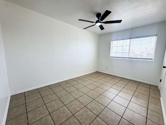 Building Photo - Cozy 3-Bed Oasis in Yuma's Heart