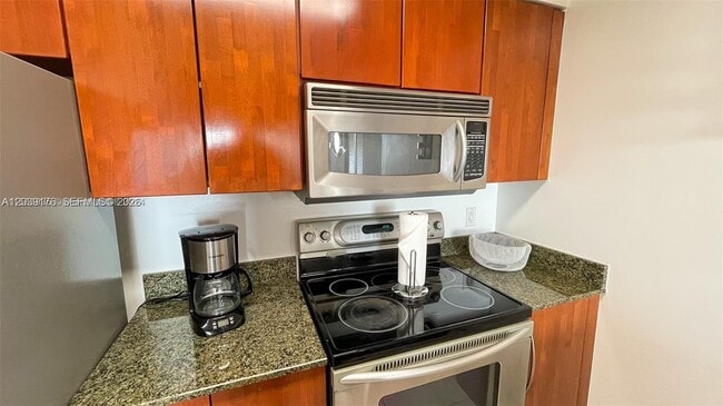 Building Photo - 1200 Brickell Bay Dr