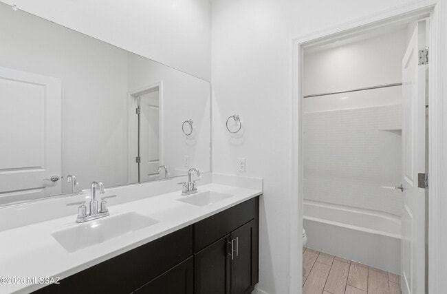 Building Photo - 1016 W Calle Nicoya