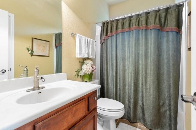 Building Photo - 1442 River Forest Dr