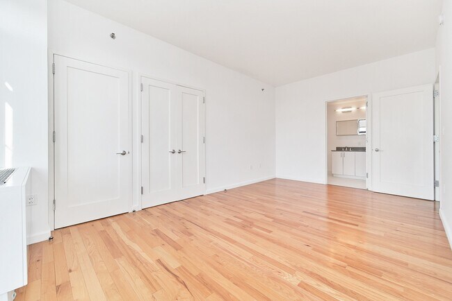 Building Photo - Gorgeous Two Bedroom with Floor to Ceiling Windows
