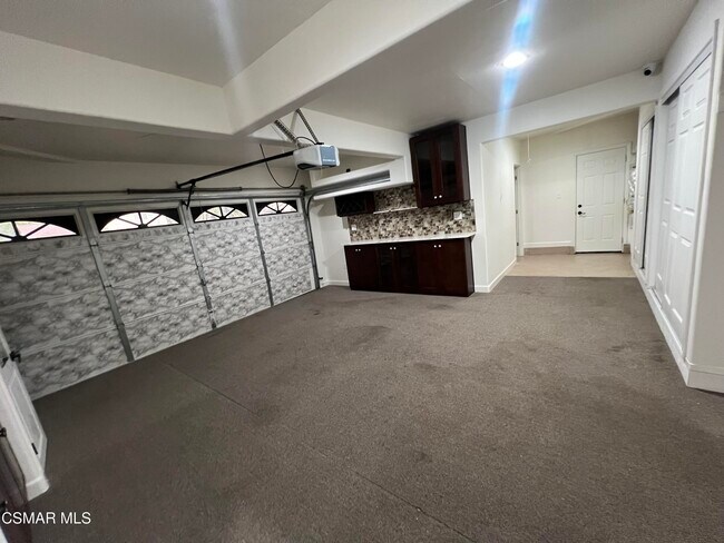 Building Photo - 334 W Avenida De Las Flores