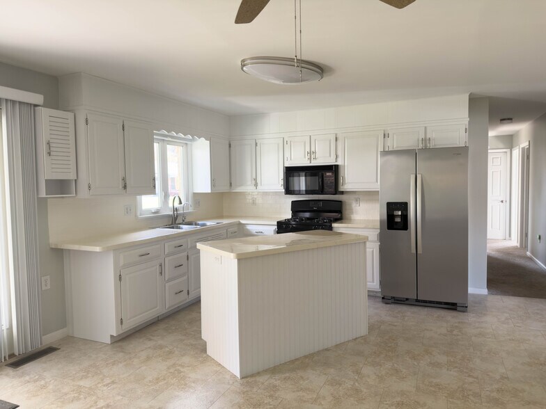 Building Photo - 837 Martin Ave