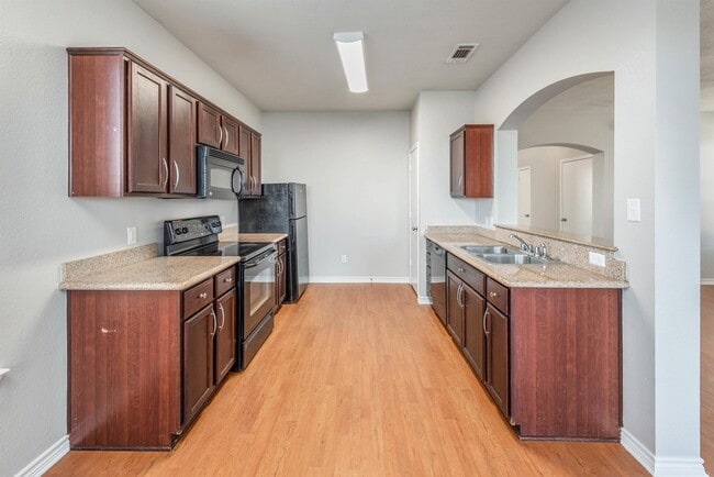 Building Photo - 2939 McLaren Dr