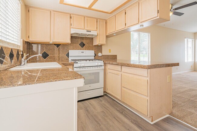 Building Photo - 450 Tava Ln