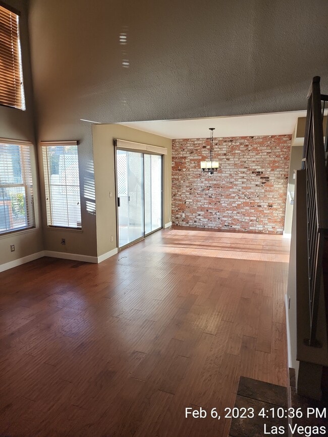 Building Photo - 2657 Seashore Dr