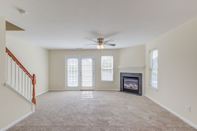 Building Photo - 3 Bedroom Townhouse in Wakefield with 1 Ca...