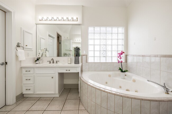 Building Photo - 2019 Morse St