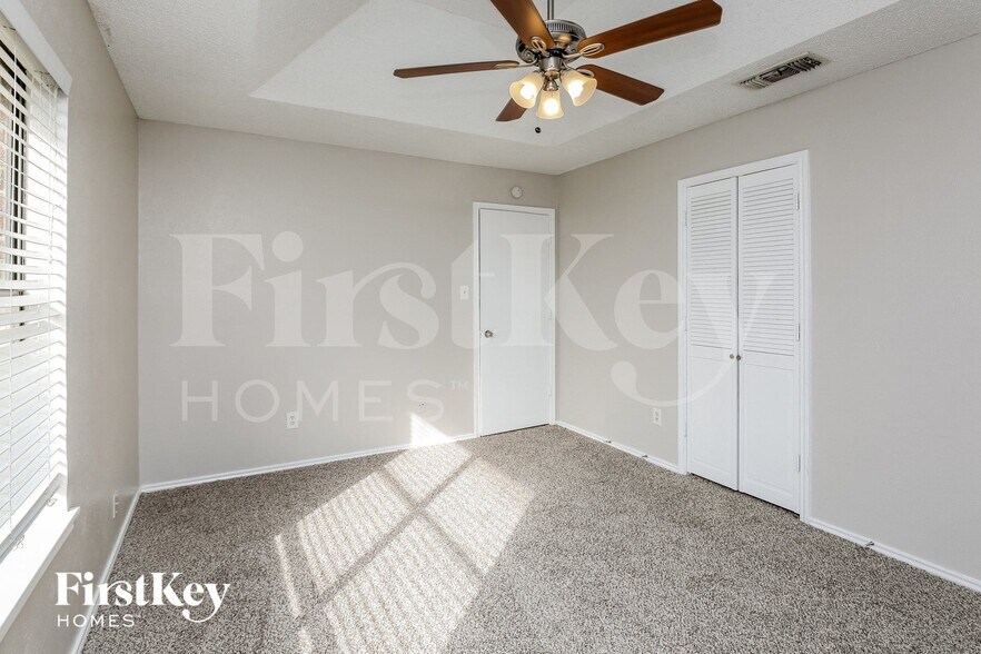 Building Photo - 2525 Butterfield Dr