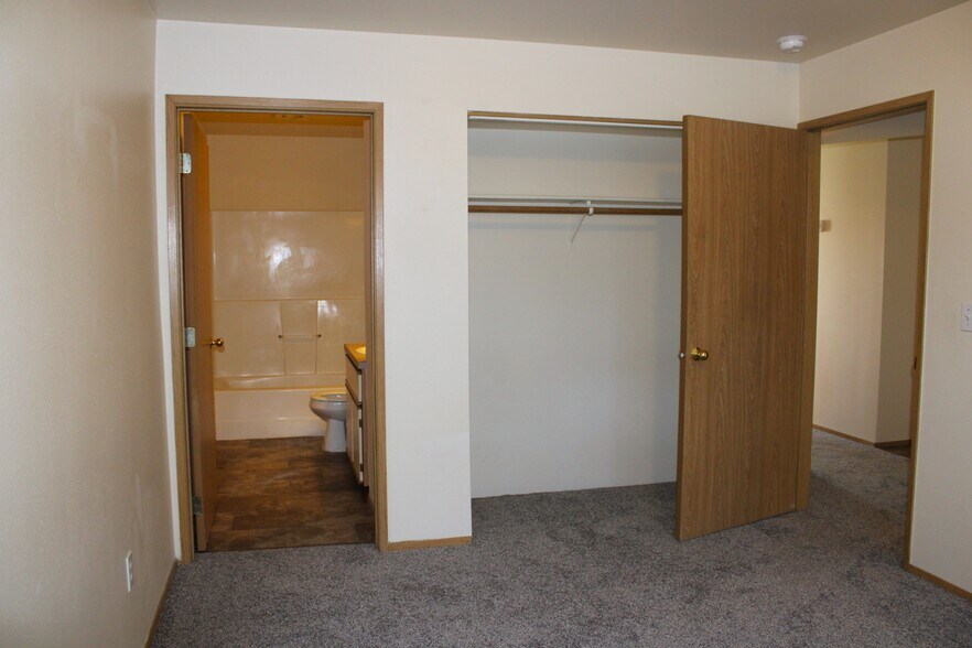 Building Photo - 220 Antles Ave