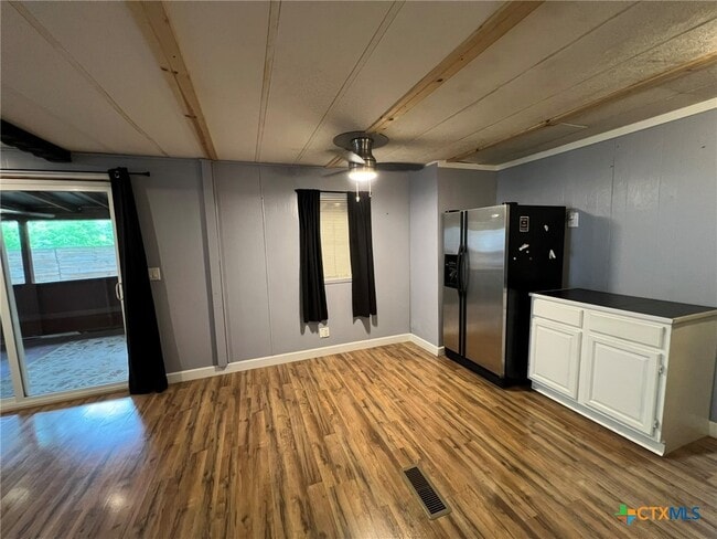 Building Photo - 144 Deer Ln