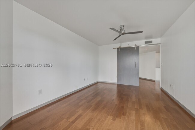Building Photo - 401 SW 4th Ave
