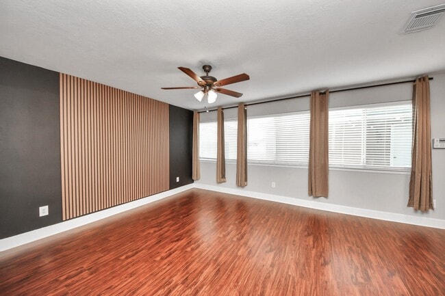 Building Photo - 1536 Kew Garden Dr