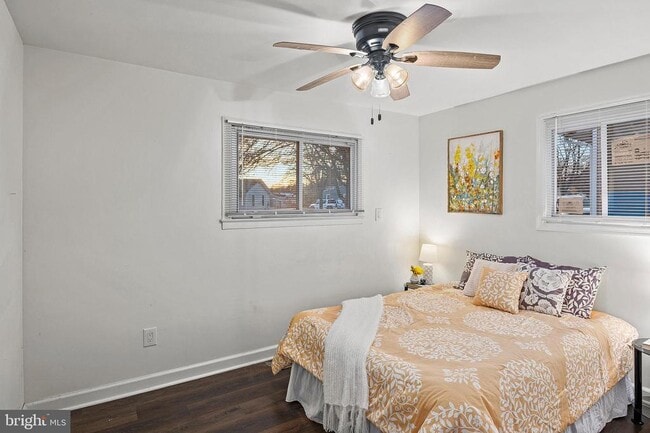 Building Photo - 903 Montrose Ave