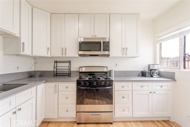 Building Photo - 204 S Arnaz Dr