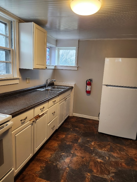 Primary Photo - 332 W St Joseph St