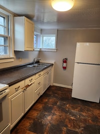 Building Photo - 332 W St Joseph St