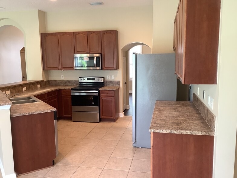 Building Photo - 937 E Terranova Way