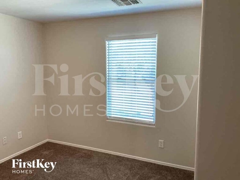 Building Photo - 4151 E Oakland St