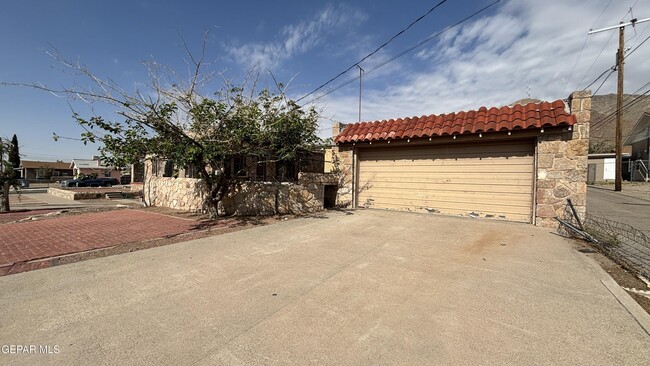 Building Photo - 2731 Idalia Ave