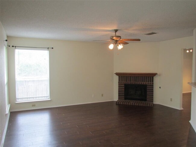 Building Photo - 1811 Lion-Heart Dr