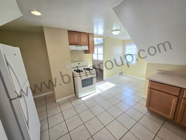 Building Photo - 5004 28th Ave