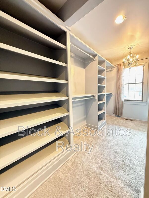 Building Photo - 121 Marilou Ln