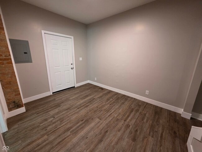 Building Photo - 329 N Sherman Dr